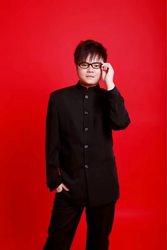 站在远处看童年的第一张照片--南京相亲服务中心