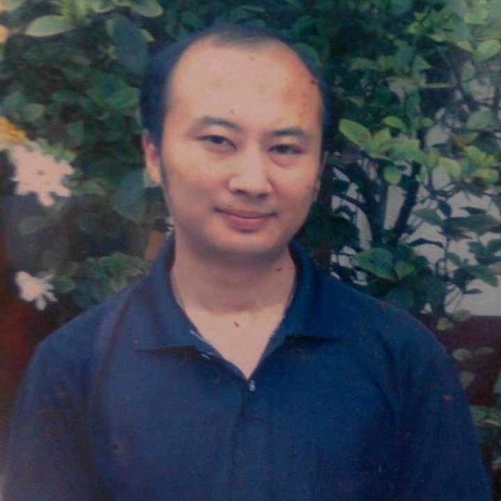 石峰里的生命的第一张照片--南京相亲服务中心