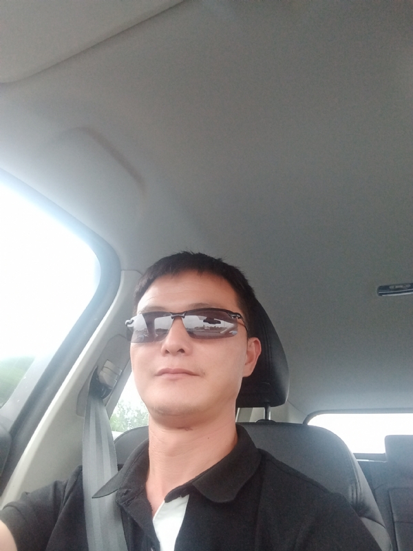 孤独的男人的第二张照片--南京相亲服务中心