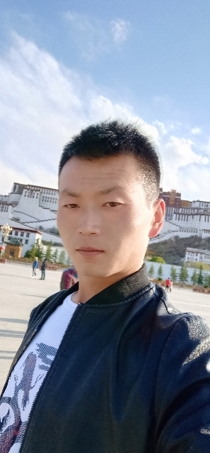 阳光下的小草的第二张照片--南京相亲服务中心