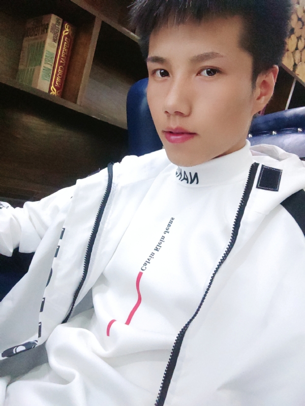 梁辞的第一张照片--南京相亲服务中心