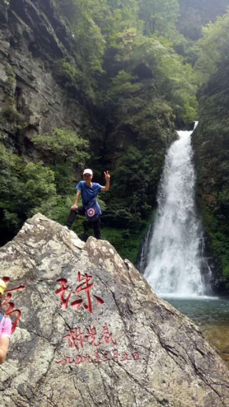 海岸岩崖的第一张照片--南京相亲服务中心