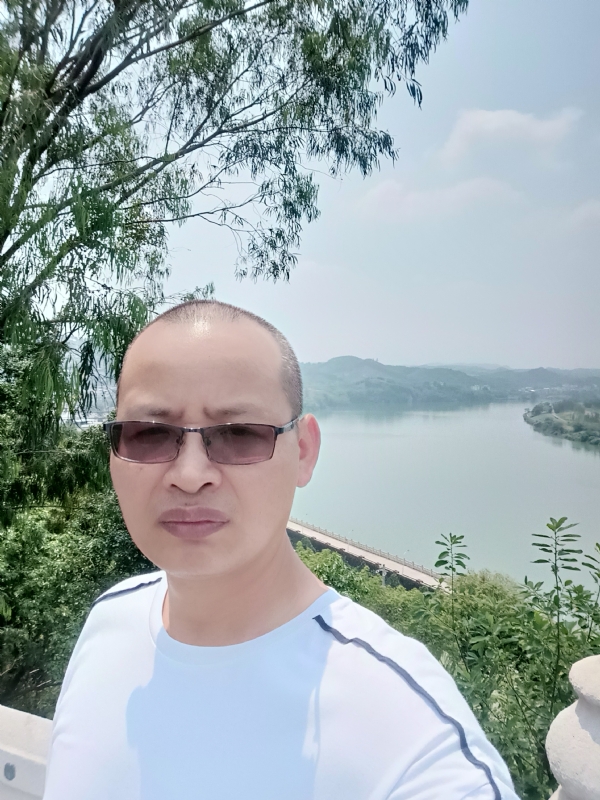 随缘随性的第一张照片--南京相亲服务中心