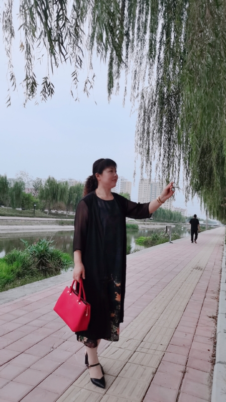 周本玲的第一张照片--南京相亲服务中心