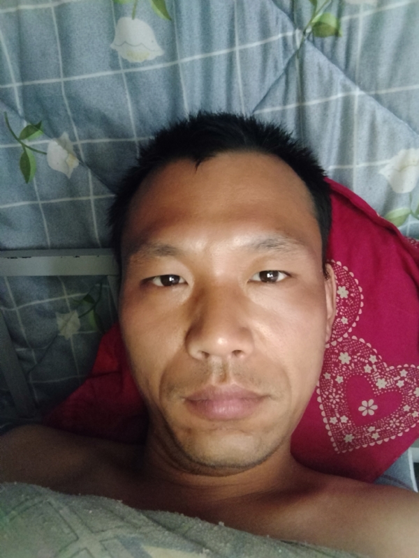 弘扬的第一张照片--南京相亲服务中心