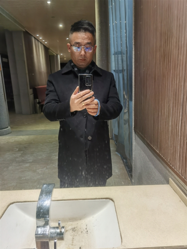 孤独尘埃的第一张照片--南京相亲服务中心