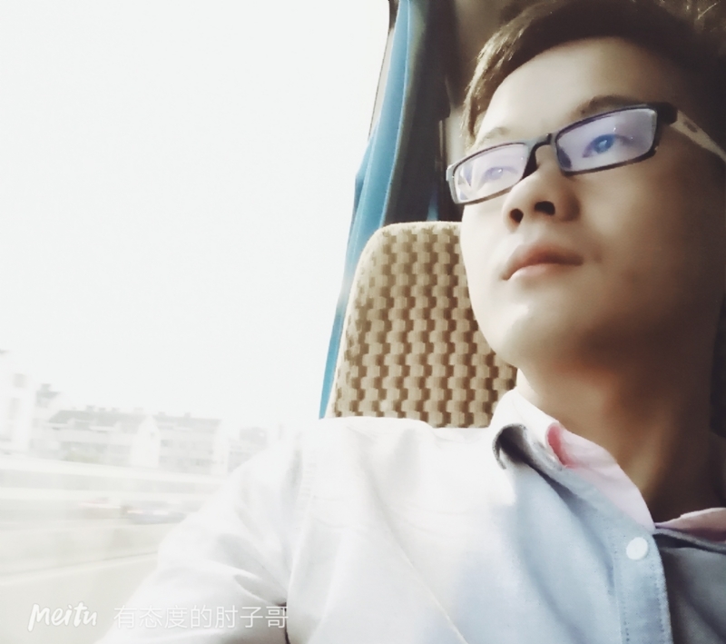 尹骏的第三张照片--南京相亲服务中心