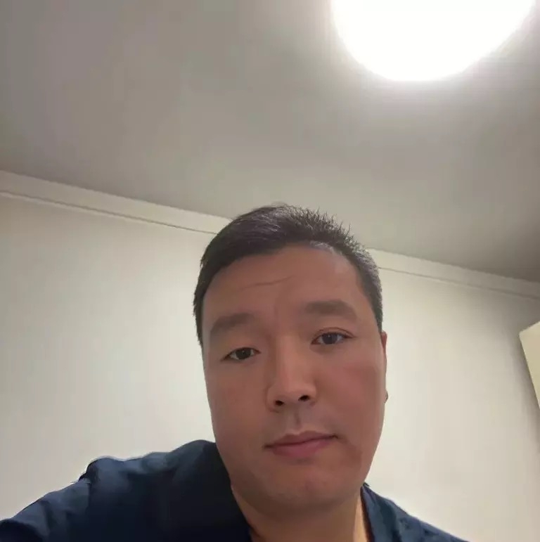 穿唐装的松鼠的第一张照片--南京相亲服务中心