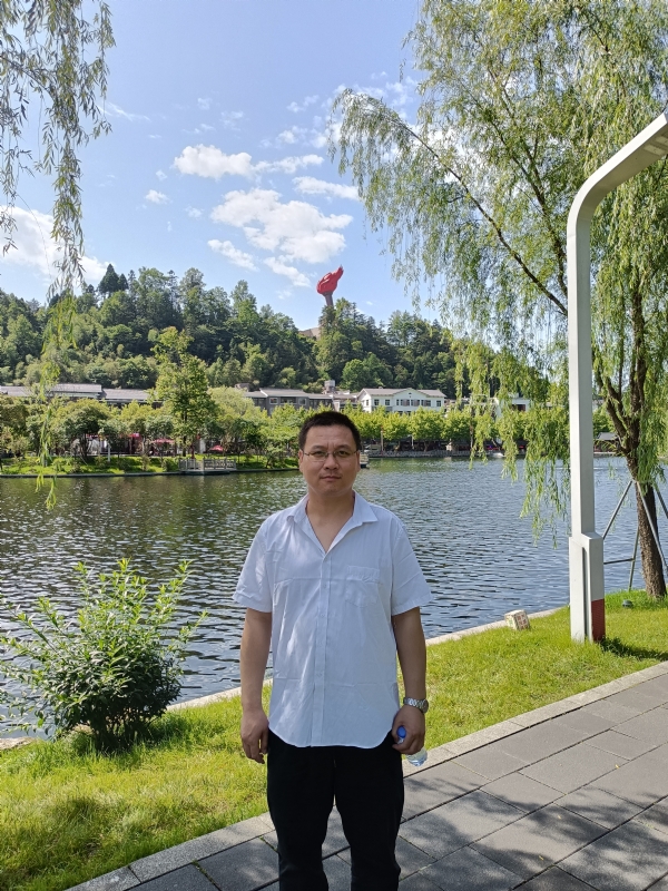 风雨相伴的第一张照片--南京相亲服务中心