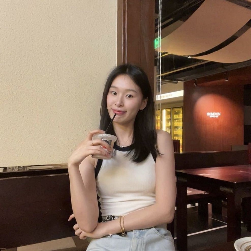 羽毛的第一张照片--南京相亲服务中心