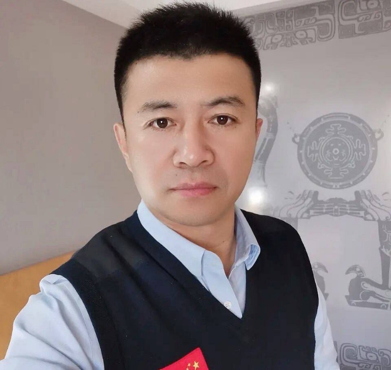 生在红旗下的第二张照片--南京相亲服务中心