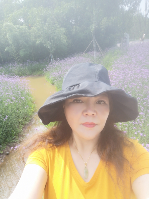 宛霞的第三张照片--南京相亲服务中心