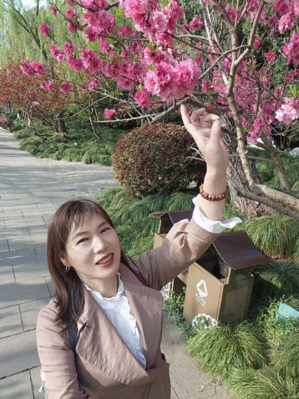 丽娜的第四张照片--南京相亲服务中心