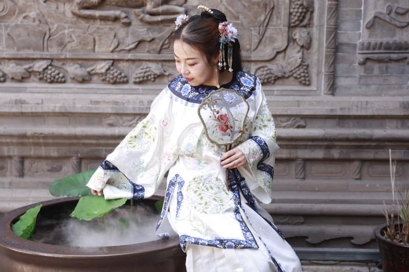 认真的雪的第一张照片--南京相亲服务中心